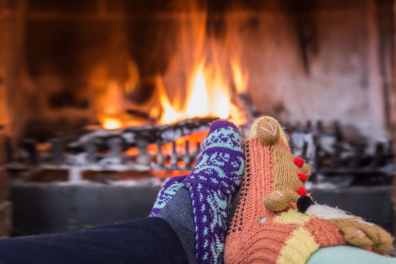 Cold feet or chilblains in front of a fireplace for treatement